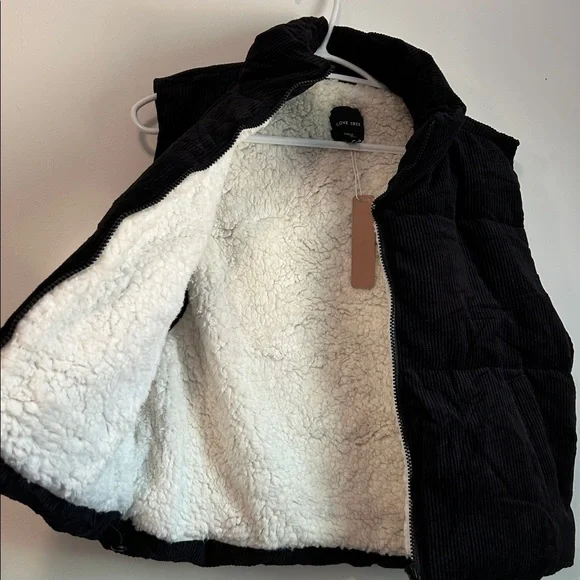 LOVE TREE Corduroy Cropped Vest with Sherpa Lining - Picture 4 of 12